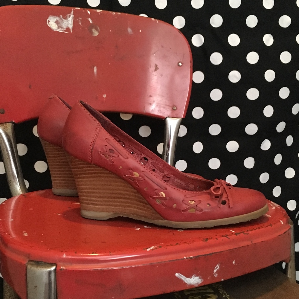 SEYCHELLES WEDGES // Red // Berry // Leather